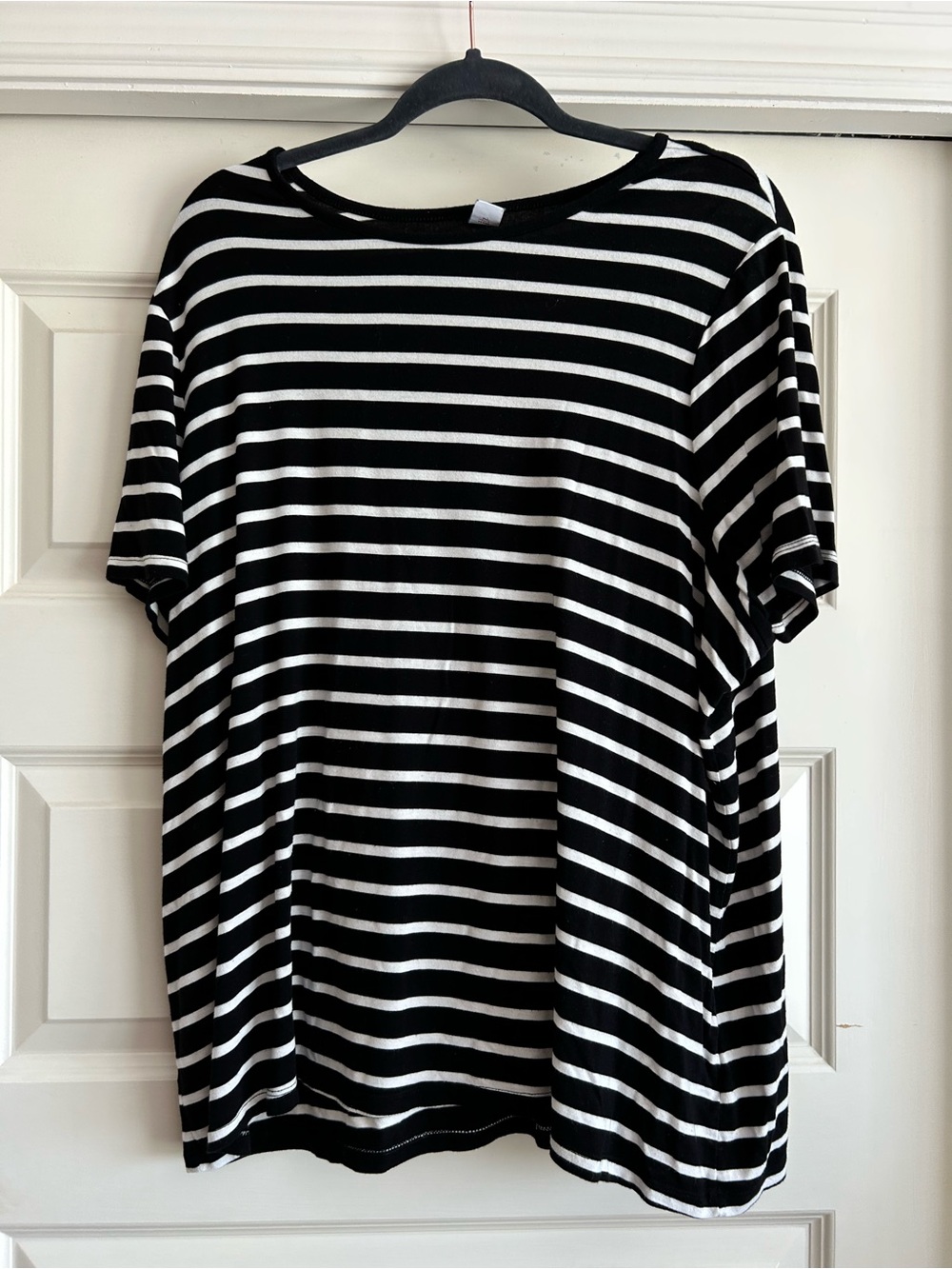 Old Navy Black and White Stripe Short Sleeve Tee